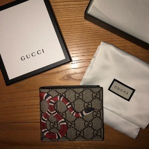 Gucci Kingsnake print GG Supreme wallet